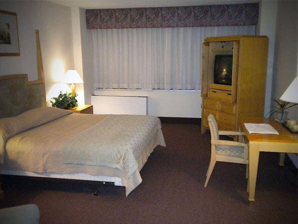 The Esplanade Hotel White Plains Buitenkant foto